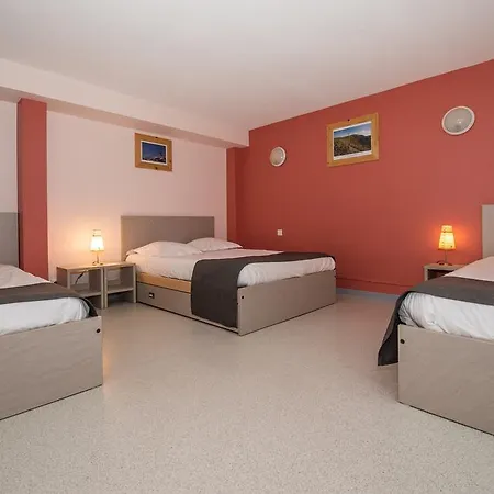 Du O Des Bluches מלון