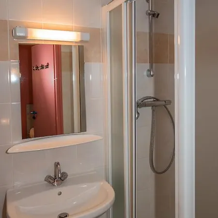 Du O Des Bluches מלון